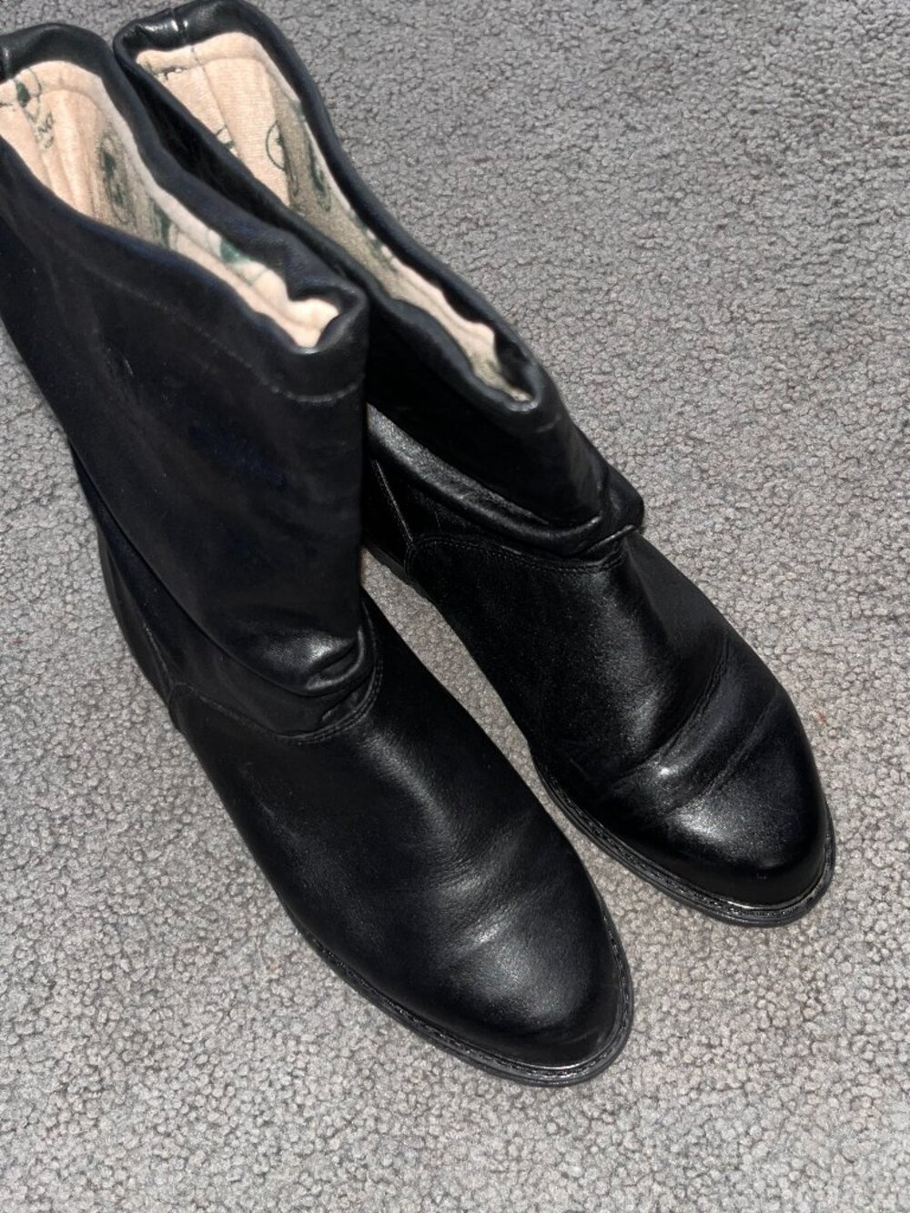 REGENCE COMFORT CANADA LUG SOLE PULL ON BLACK INSULATED BOOTS - EUC - 9.5 E